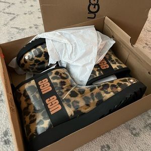 UGG Cheetah short boot